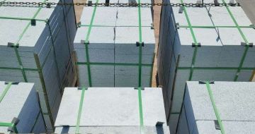 毕节 芝麻白花岗岩5公分地铺石 花岗岩厂家工厂装车日常