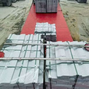 毕节 芝麻白仿形加直形路沿石出货日常