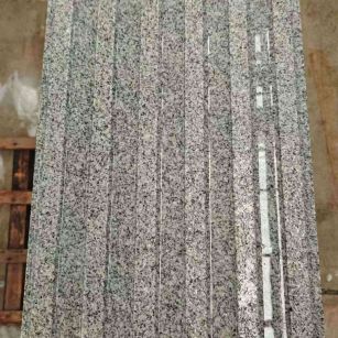 毕节 芝麻白花岗岩荔枝面雕刻盲道，盲条