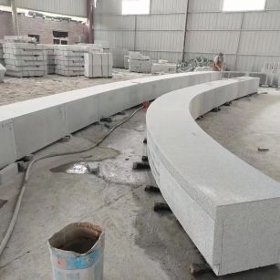 毕节芝麻白花岗岩石板材 园林光面弧形坐凳