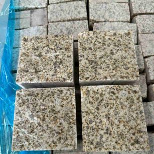 毕节 黄金麻花岗岩自然面小方块，弹石，马蹄石等