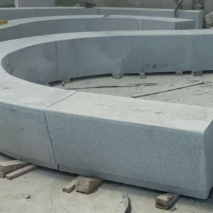 毕节 芝麻白花岗岩光面弧形坐凳