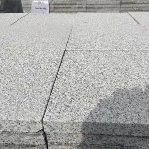 毕节 白麻花岗岩石材推荐 荔枝面地铺石