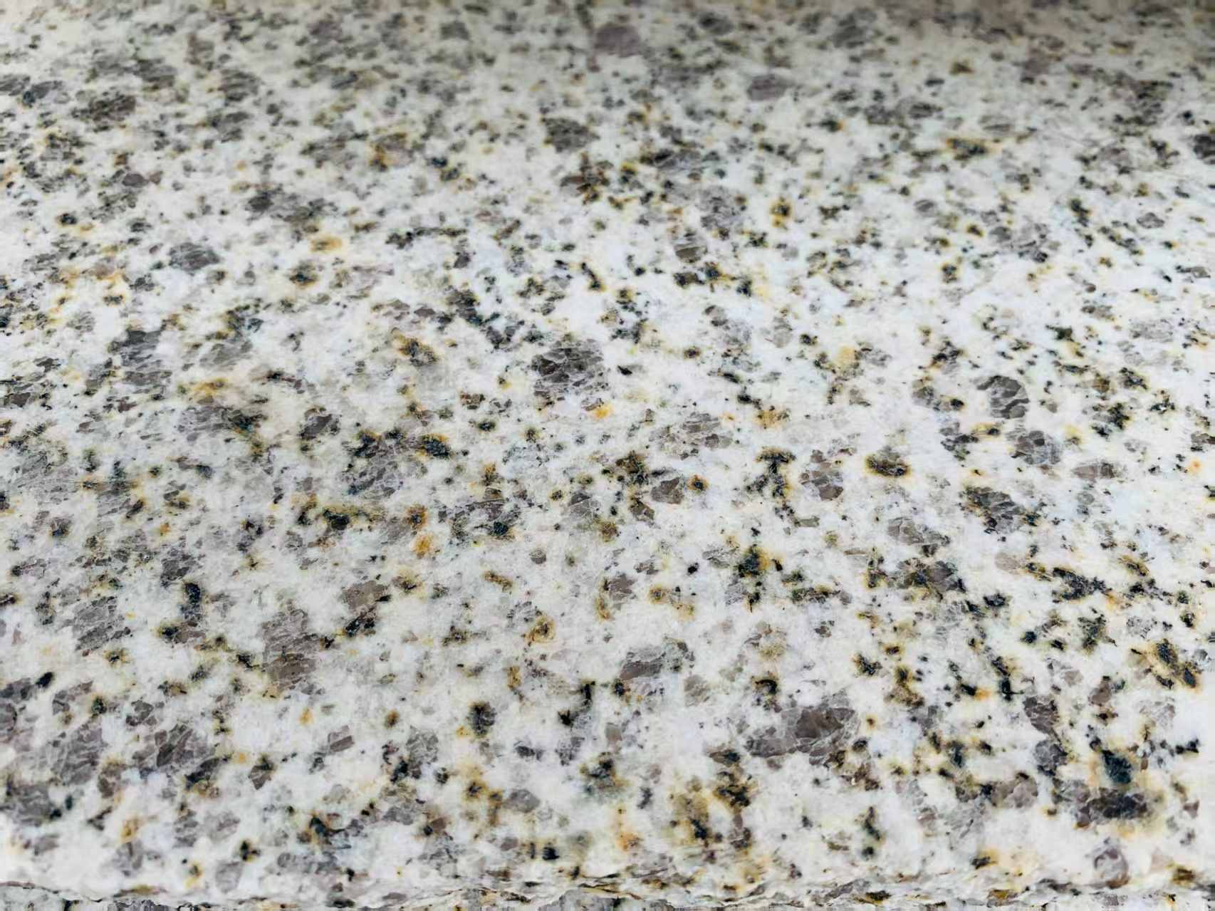 毕节 黄金麻花岗岩石材浅黄光面