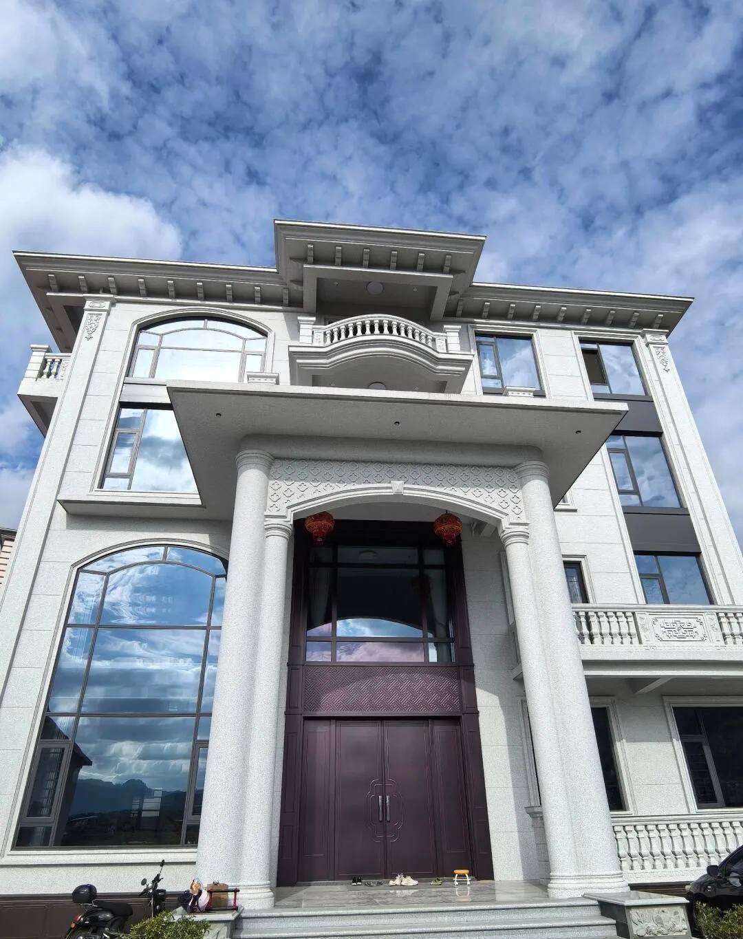 毕节白麻别墅外墙干挂石材效果示例