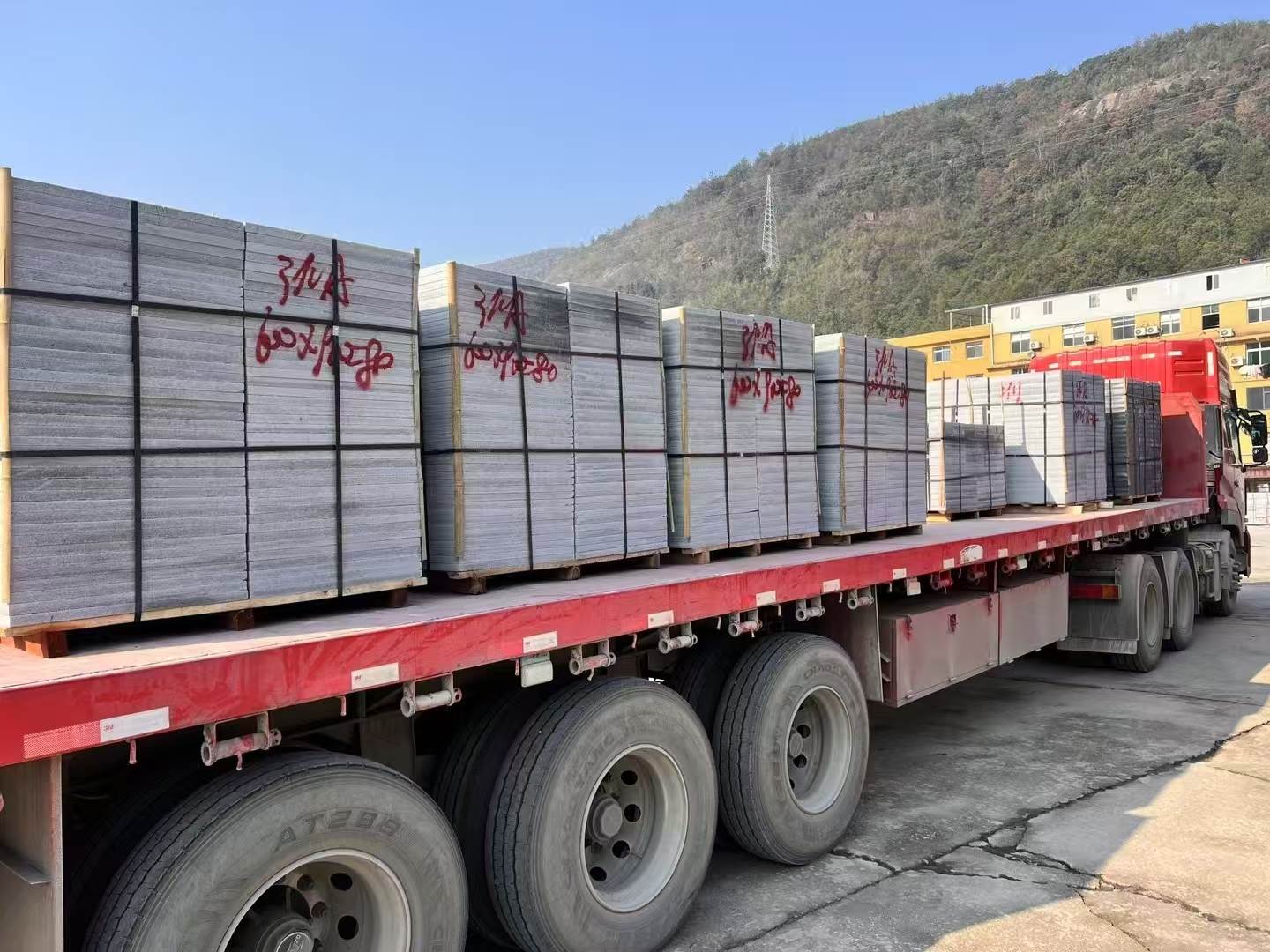 毕节 芝麻灰地铺石出货日常