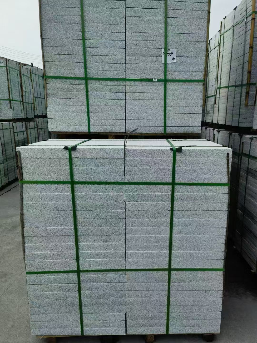 毕节 芝麻白火烧，园林广场市政工程地铺石，1.8~5.0厚均有现货