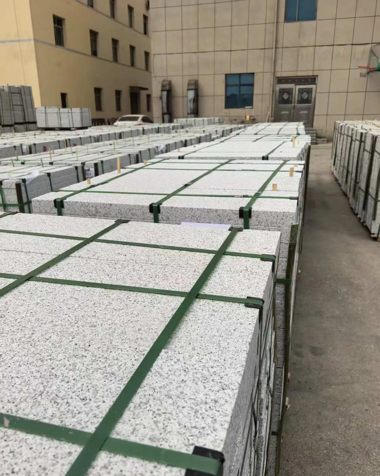 毕节 白麻花岗岩5.0公分荔枝面地铺石