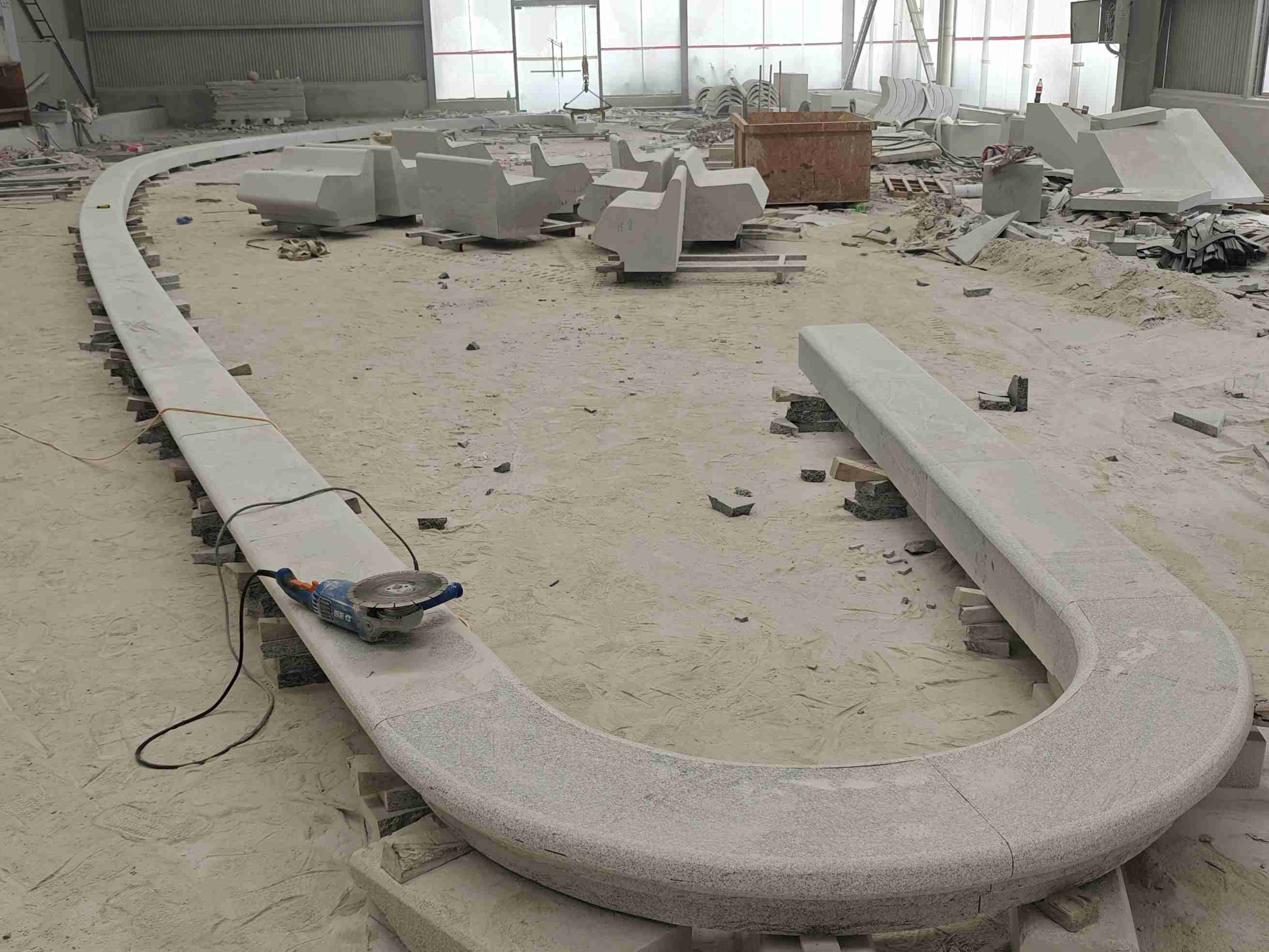 毕节 芝麻白花岗岩弧形花坛石，坐凳石