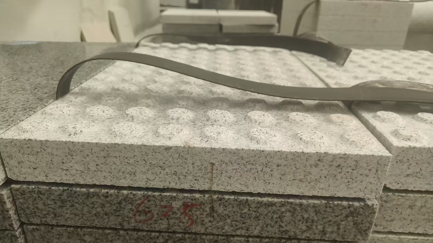 毕节 芝麻白花岗岩6.0公分荔枝面五轴加工雕刻盲点