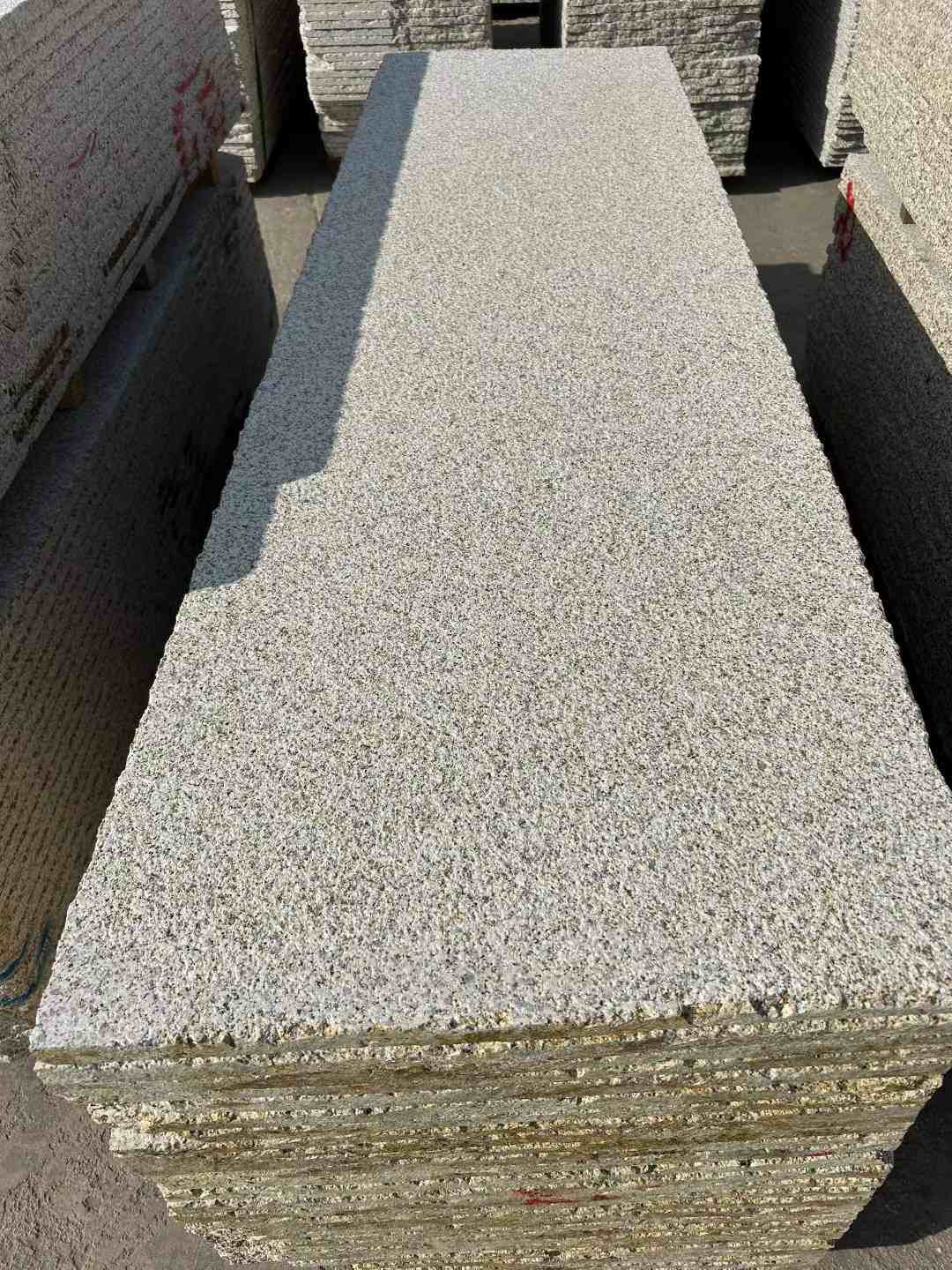 毕节 黄金麻花岗岩荔枝面毛板，半成品