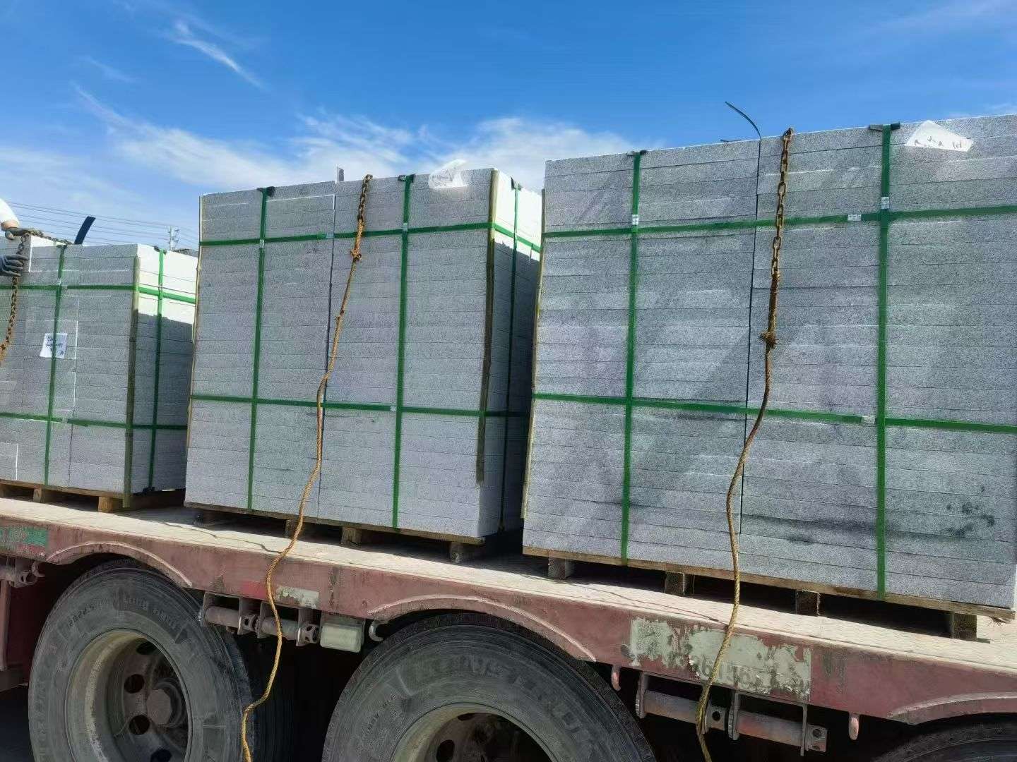 毕节 芝麻白花岗岩地铺石装车日常