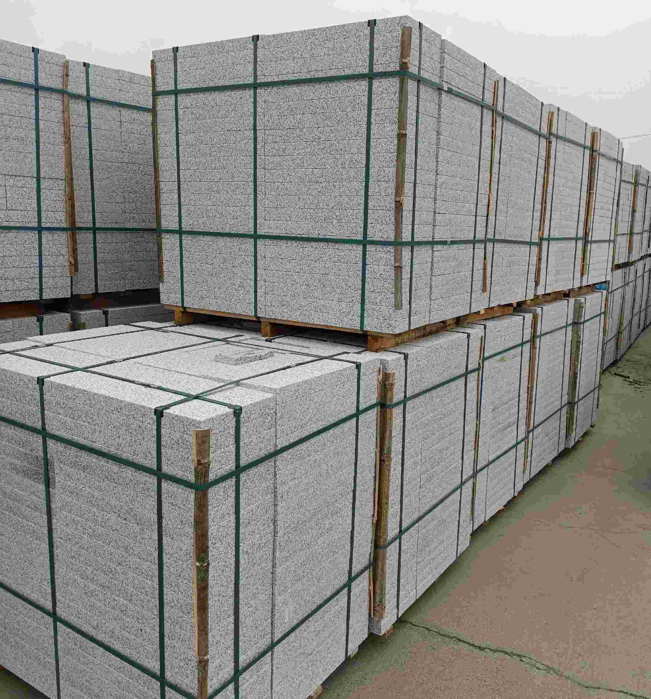 毕节 白麻花岗岩石材荔枝面地铺石（300*600*50）