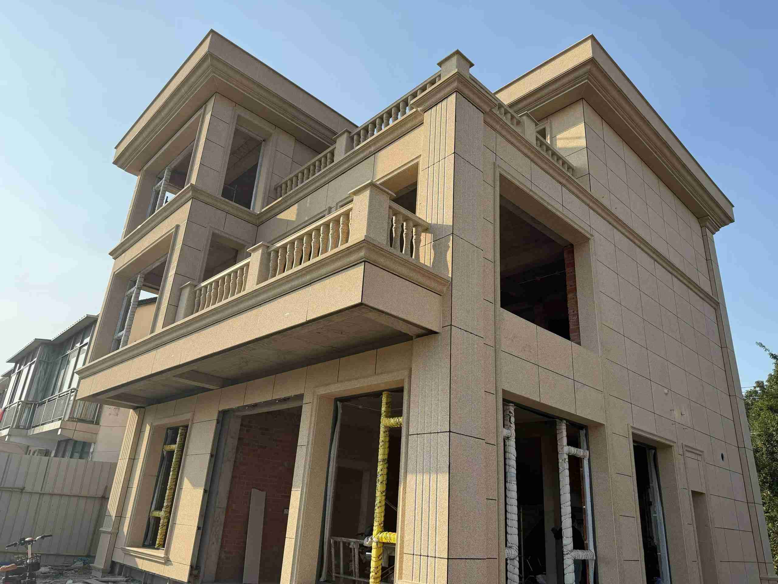 毕节 黄金麻花岗岩石材荔枝面外墙干挂效果展示