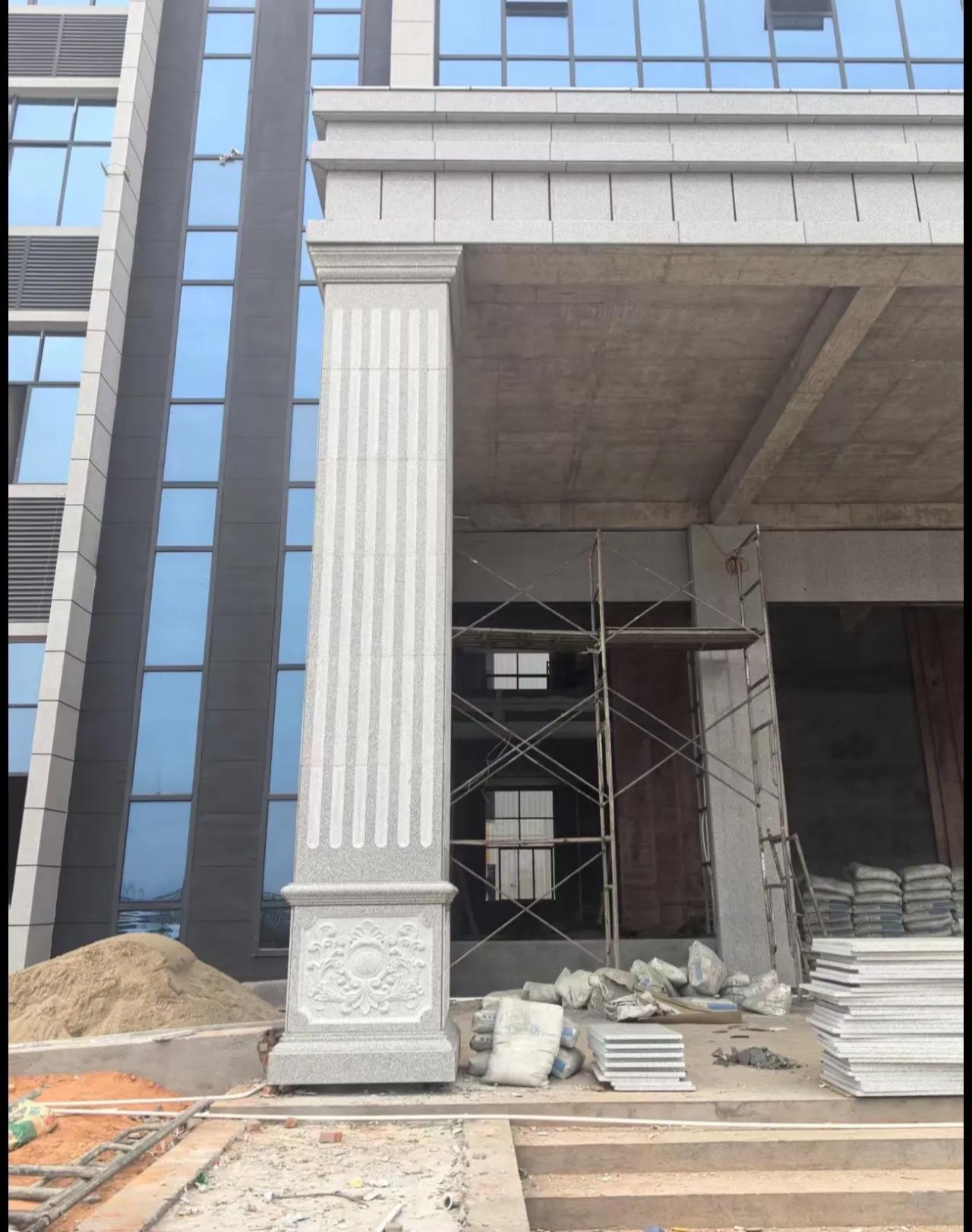 毕节 芝麻白光面花岗岩门楼大柱（罗马柱）配雕花底座