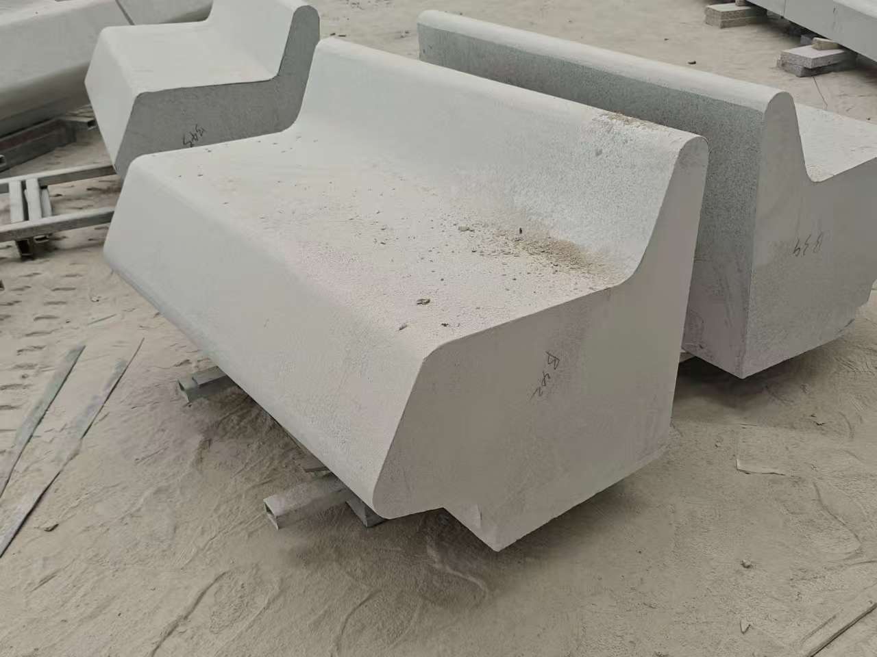 毕节 芝麻白花岗岩异形坐凳，石凳