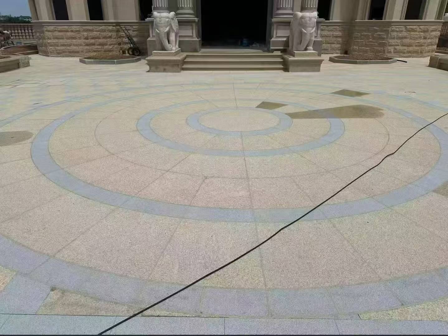 毕节 黄金麻芝麻灰花岗岩石材地铺拼接效果