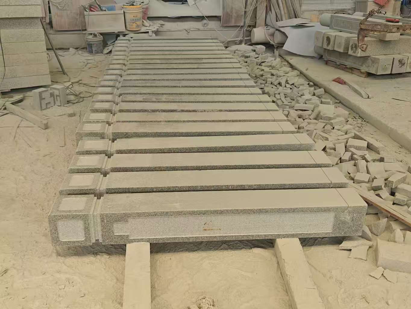 毕节 芝麻白异形加工雕刻-栏杆大柱，方柱