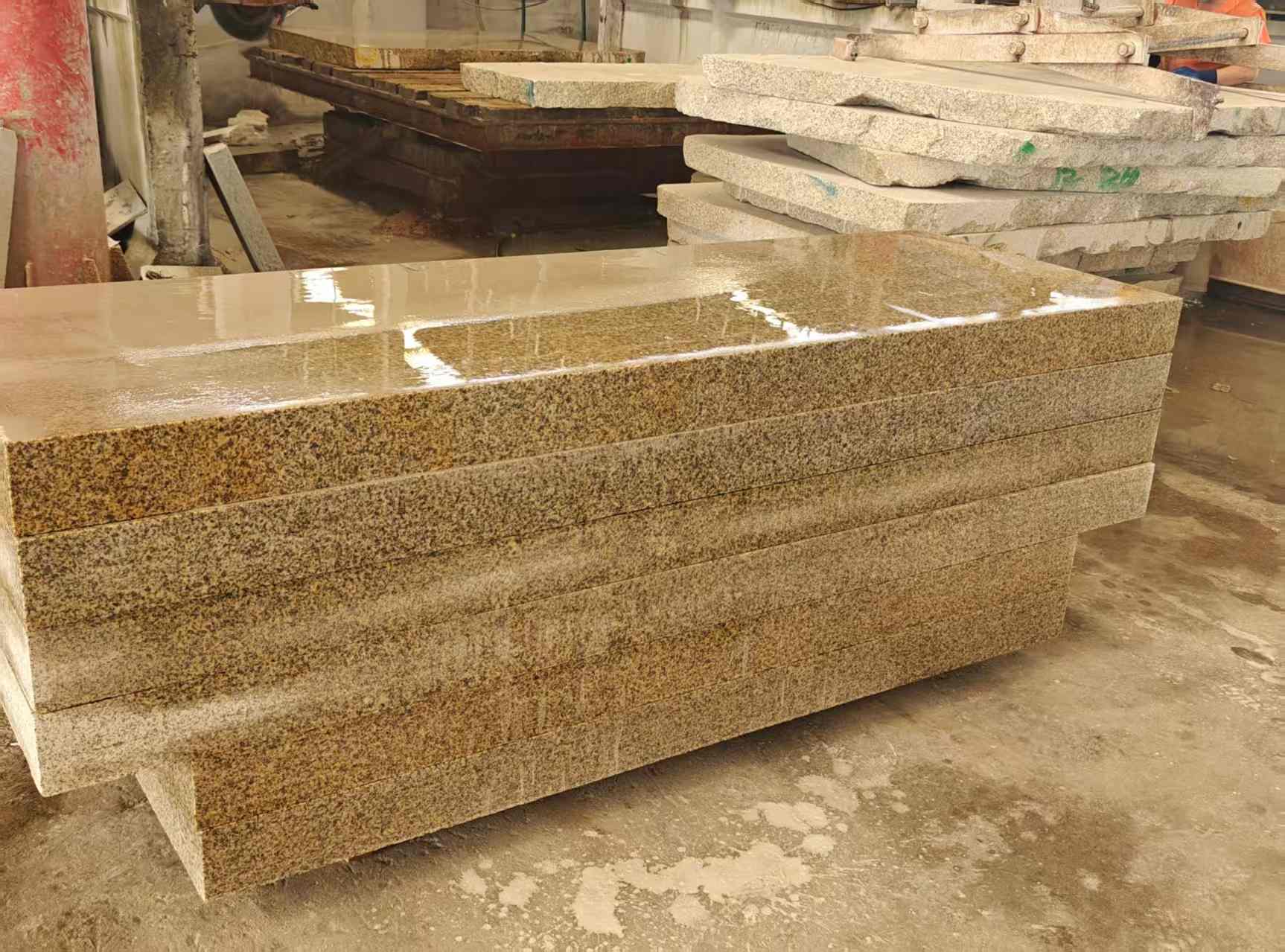 毕节 黄金麻栏杆料半成品加工中