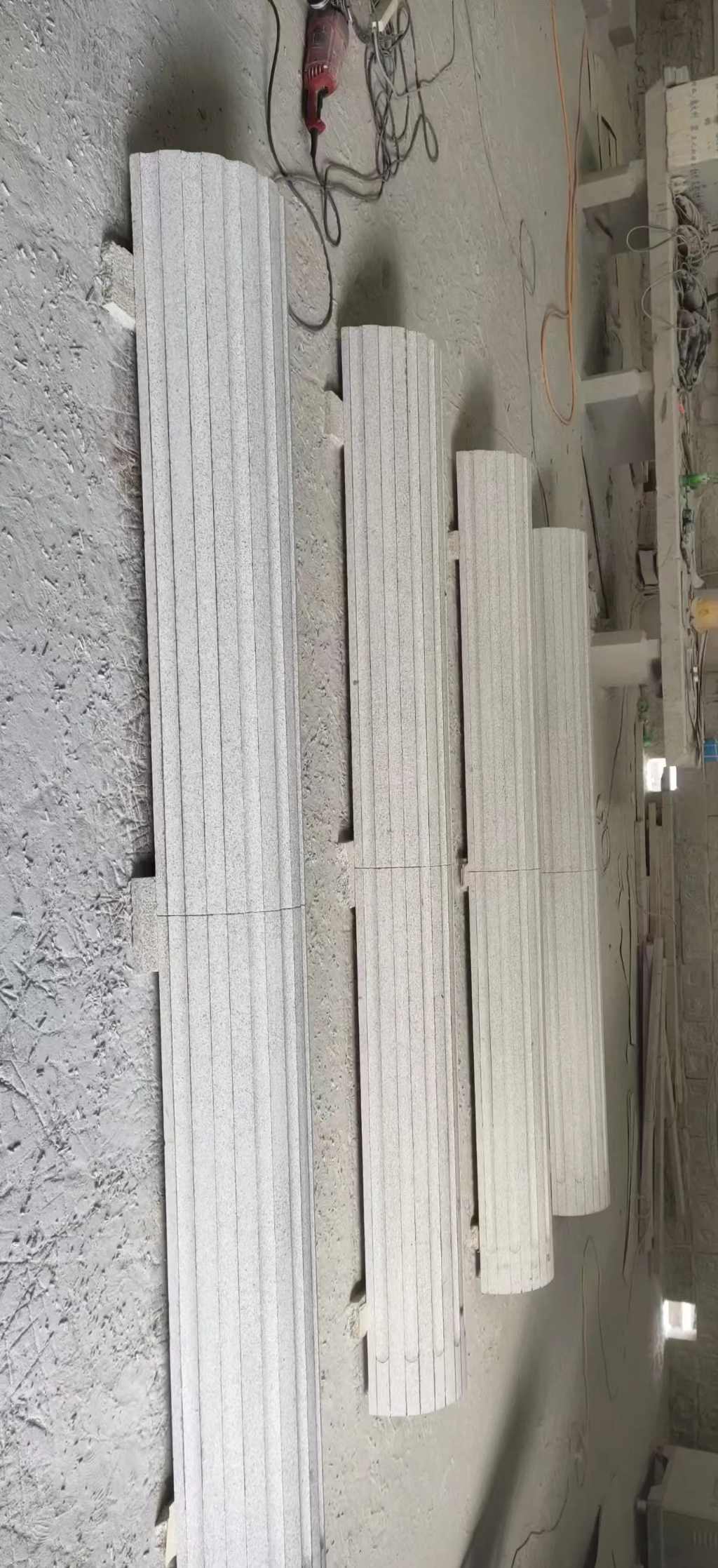 毕节 花岗岩厂家带你看白麻花岗岩门楼大柱柱皮