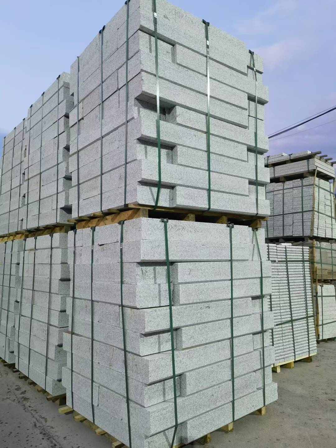 毕节 芝麻白花岗岩路沿石，路缘石，路肩石，道牙，立缘石，马路牙子，街沿石，侧石等