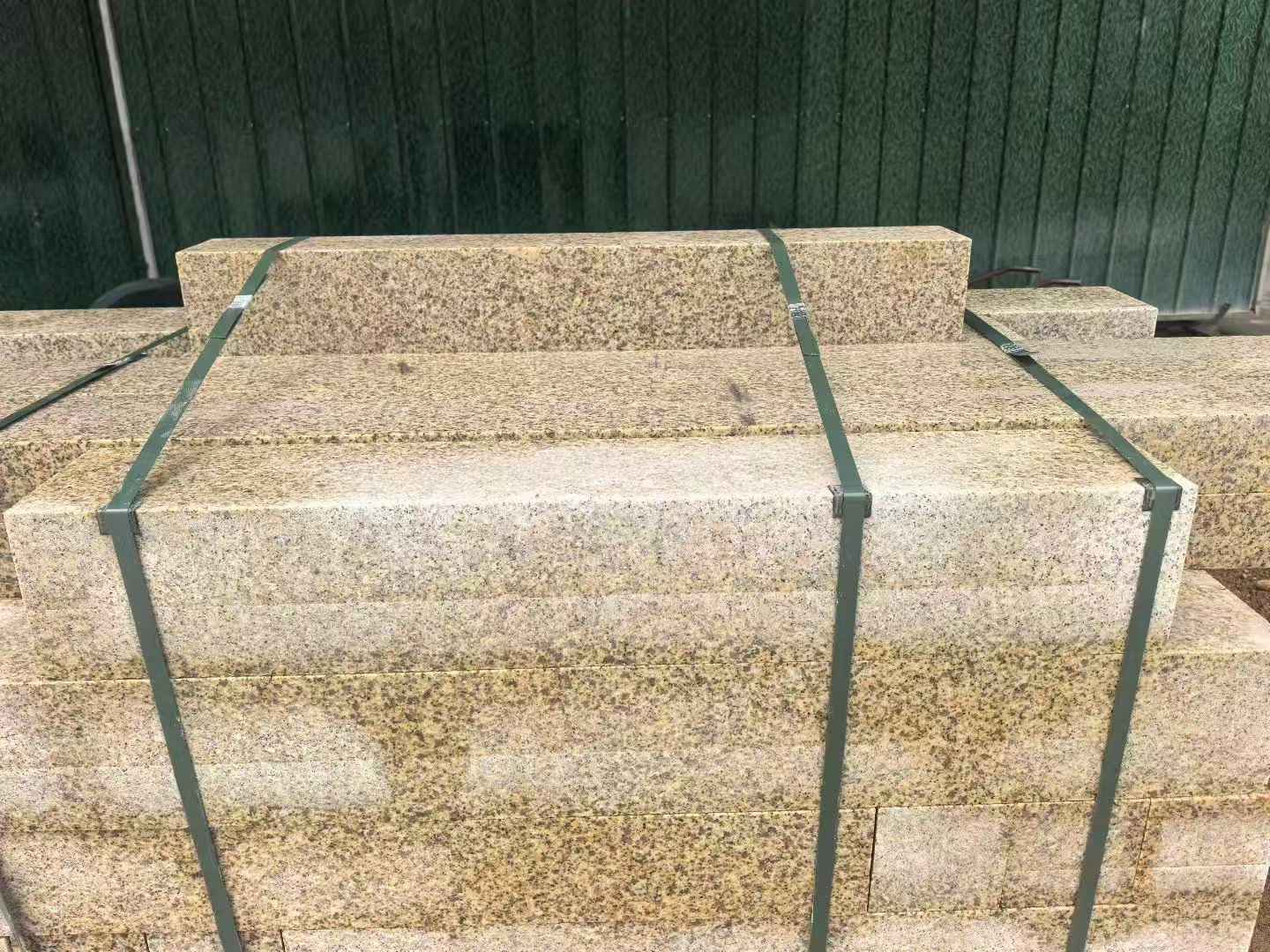 毕节 黄金麻花岗岩石材机切面栏杆料半成品