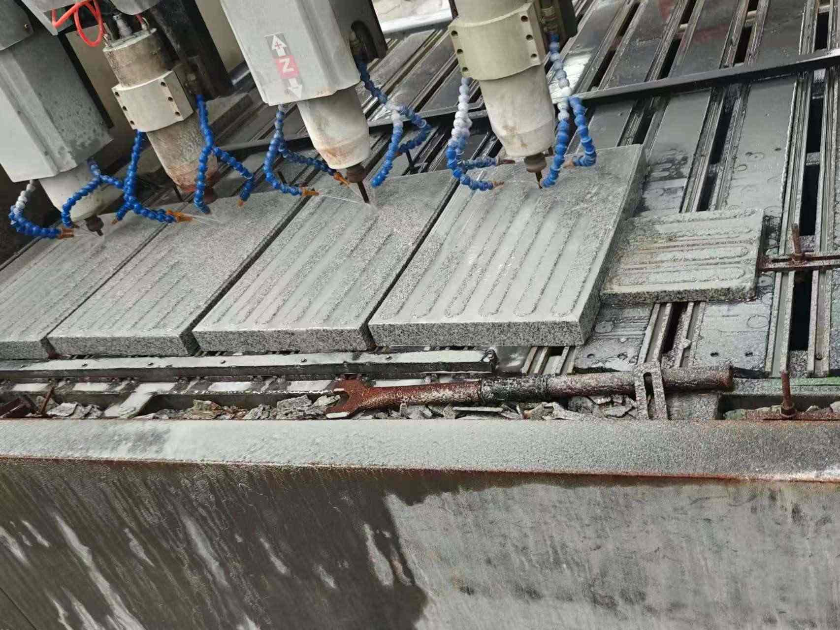 毕节 芝麻白花岗岩荔枝面盲道雕刻