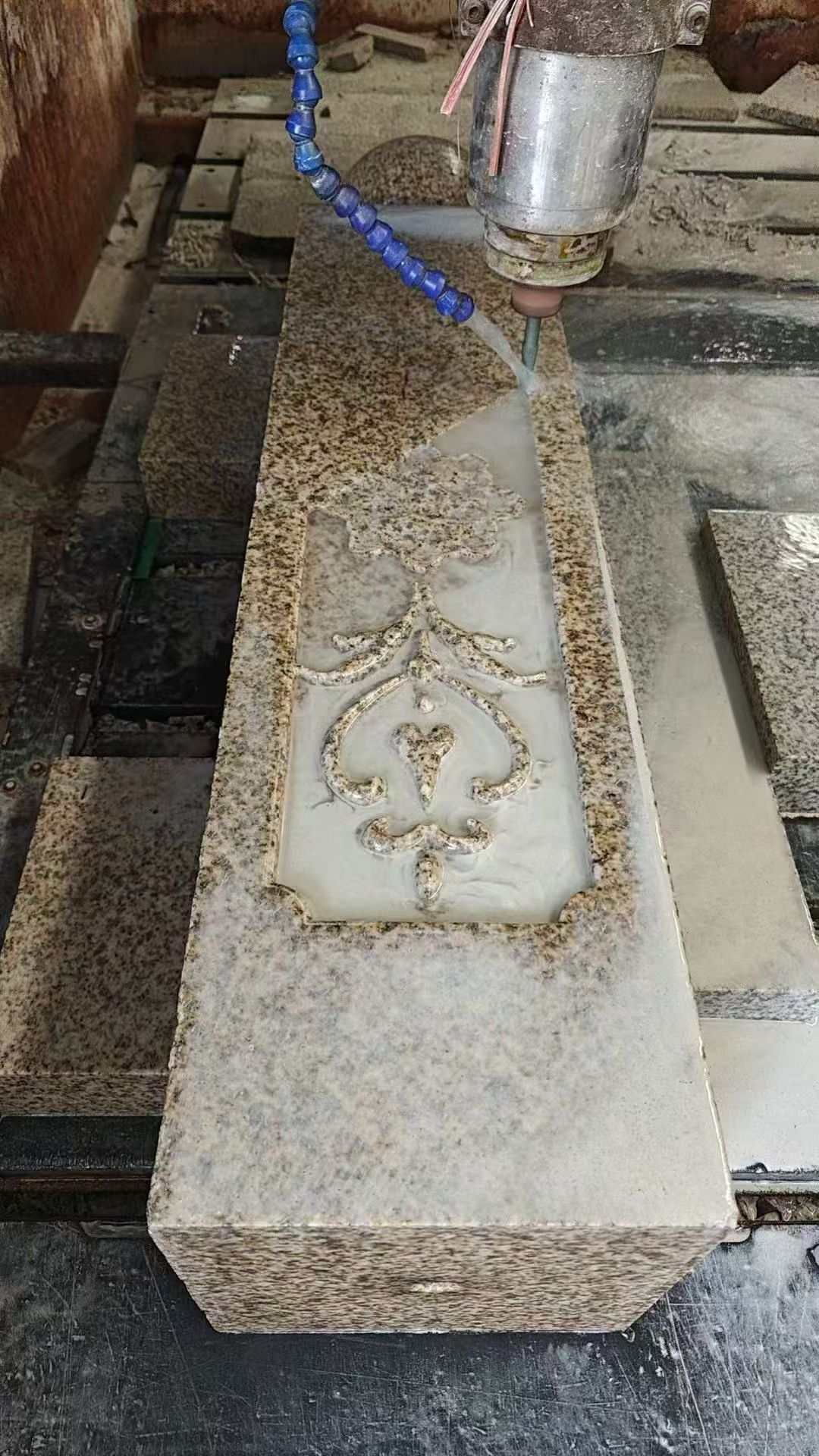 毕节 黄金麻花岗岩异形加工雕刻栏杆大柱