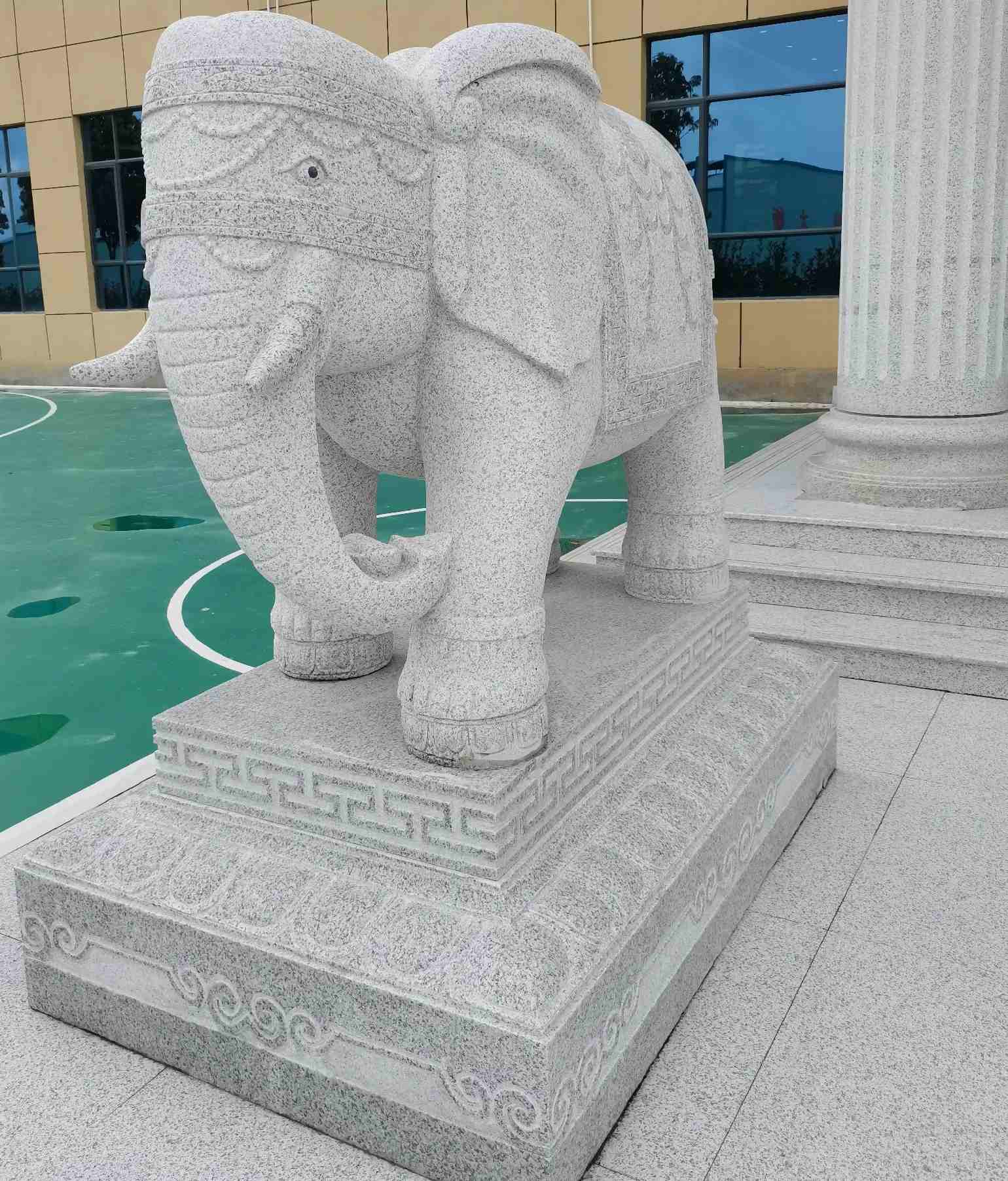 毕节 白麻花岗岩动物异形石雕-大象